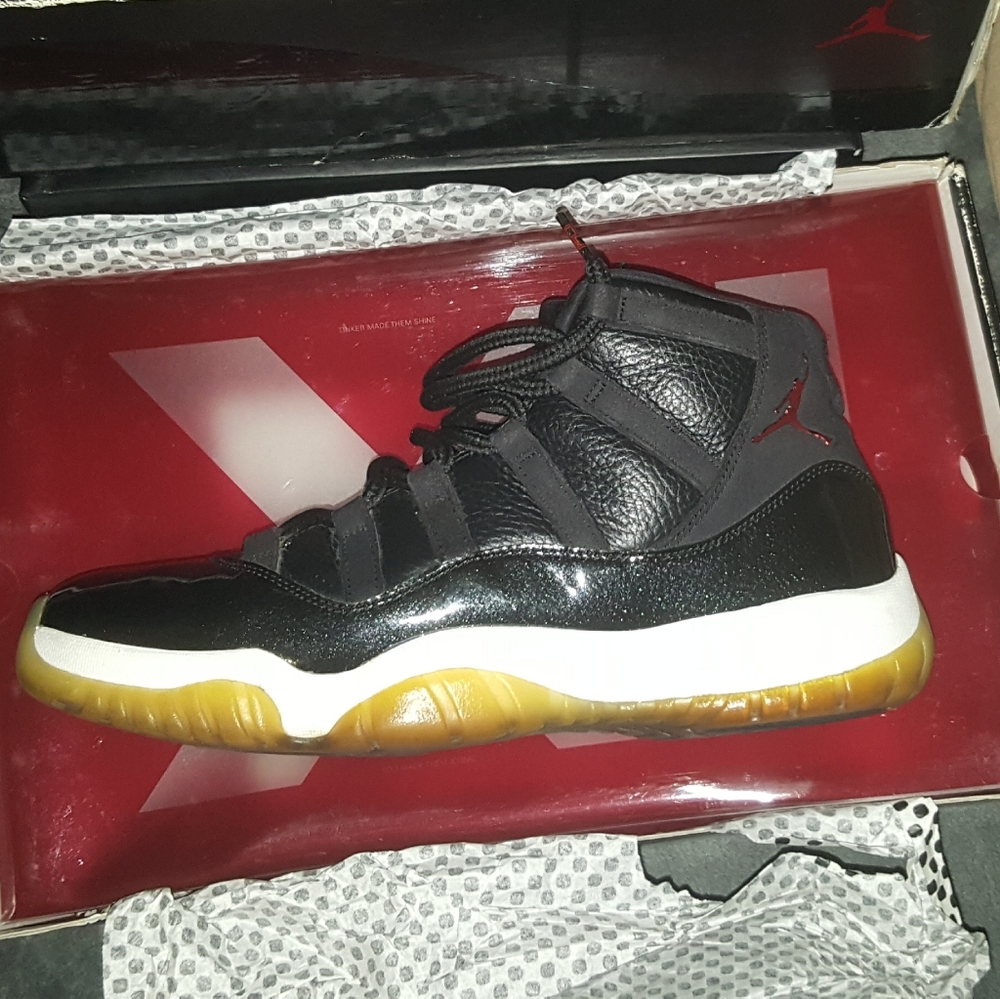 Air Jordan 11 Retro (72-10 Season) (Size 10)!